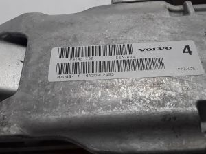VOLVO V90 (2016–2026) Roolivõlli rist 31451739 - 3
