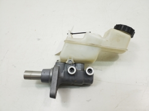  Master cylinder 