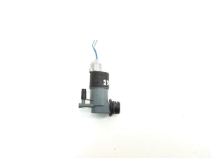 TOYOTA Yaris (2011–2020) Front windshield washer pump 853300D120 - 3