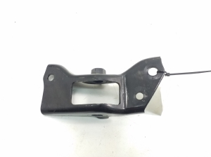   Engine holder 