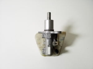 AUDI A8 D3 (2002–2010) Pidurivedeliku paak 4E0611301A - 3