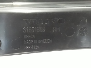 VOLVO XC40 (2017–2026) Kapotialune kate 31651853 - 2