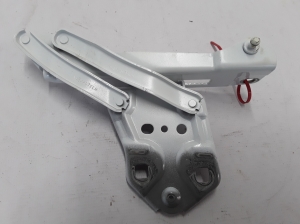  Engine cover hinge 