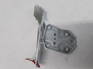  Engine cover hinge 