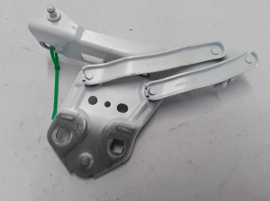  Engine cover hinge 