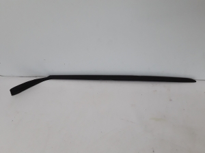  Windscreen strut outer 