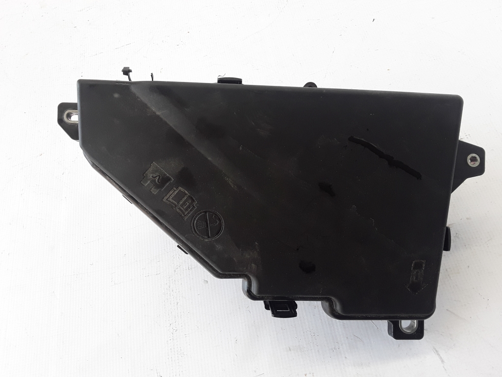 VOLVO XC60 2 generation (2017-2024) Fuse Box Holder 31398000 22381513