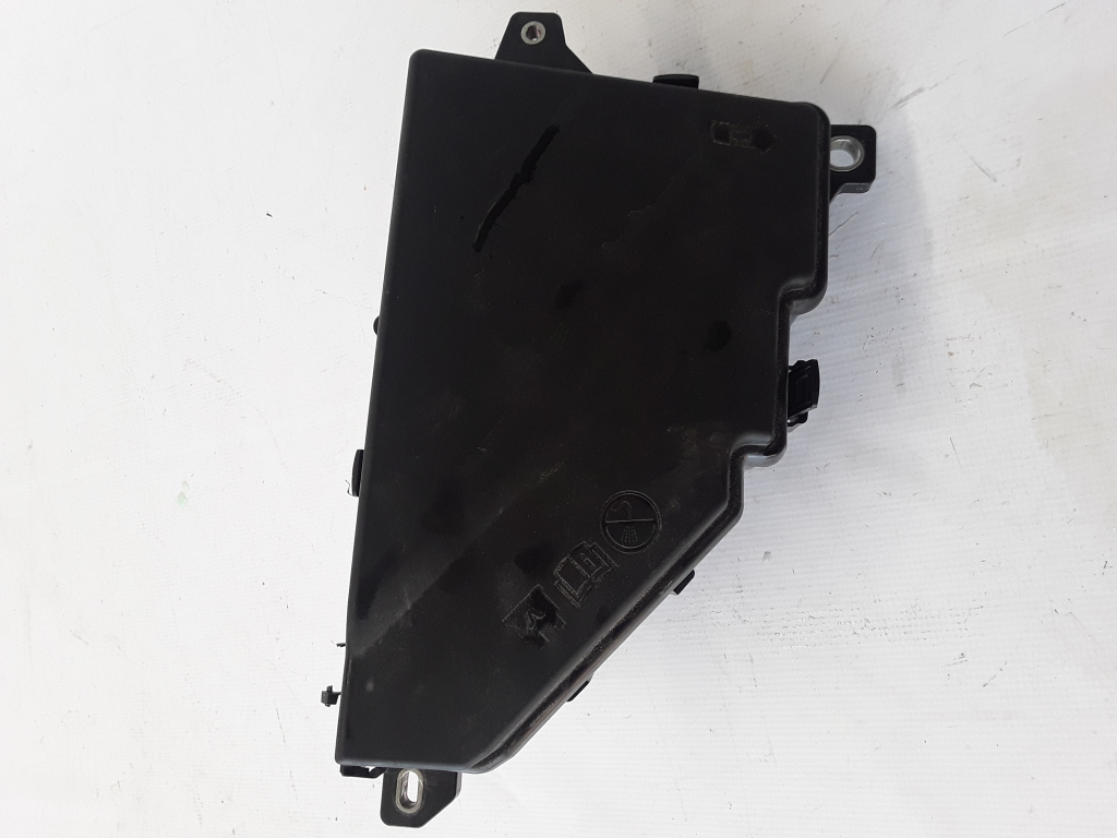 VOLVO XC60 2 generation (2017-2024) Fuse Box Holder 31398000 22381513