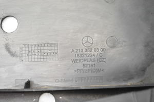 Mercedes Benz C-Class 205 (2014–2021) Muu kaitse A2133520300 - 3
