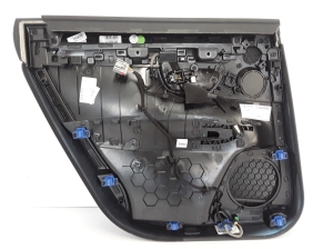 VOLVO V90 (2016–2026) Tagumise küljeukse polster 39837457 - 4