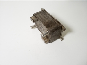 AUDI A8 D3 (2002–2010) Õlijahuti 4E0317021E - 2