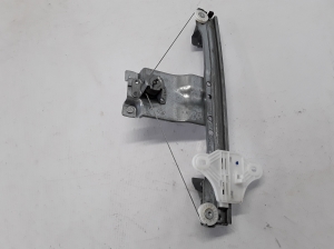 Rear side door window regulator - 827013204R
