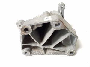  Engine holder 