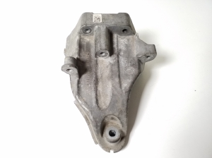  Engine holder 