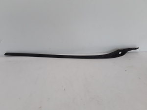  Windscreen strut outer 