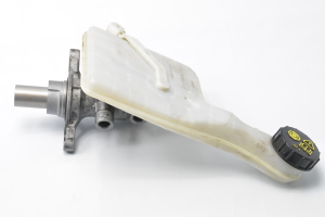 Ford Focus (2011–2018) Maître-cylindre de frein BV612C246B - 2