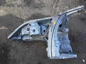 VOLVO V90 (2016–2026) Front outrigger 32216505 - 2