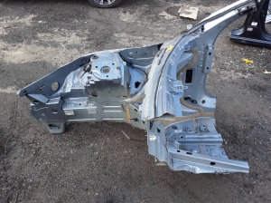 VOLVO V90 (2016–2026) Front outrigger 32216505 - 3