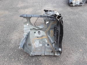 VOLVO V90 (2016–2026) Front outrigger 32216505 - 2