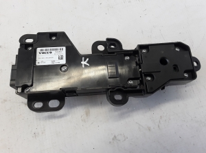 VOLVO V90 (2016–2026) Esiistme juhtlüliti istmel 30644667 - 2