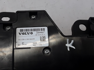 VOLVO V90 (2016–2026) Esiistme juhtlüliti istmel 30644667 - 3
