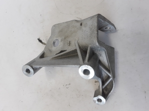  Engine holder 