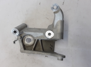  Engine holder 