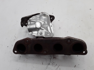  Exhaust manifold 