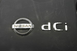 NISSAN Navara (2005–2015) Motora dekoratīvais pārsegs 6743074 - 4