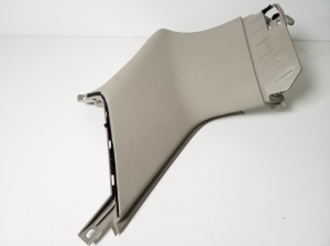  Interior trim of the rear strut 