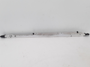 VOLVO V90 (2016–2026) Veel üks külgriba detail 31420046 - 4