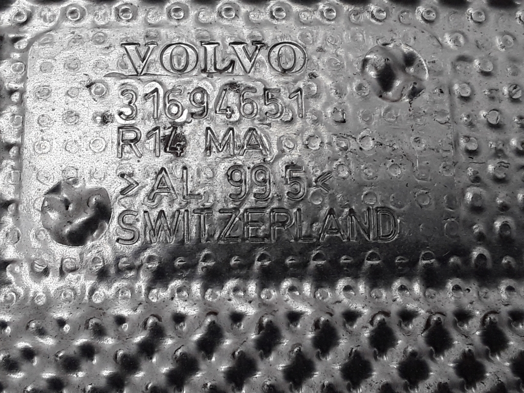 Used VOLVO XC60 Fuel tank protection 31694651