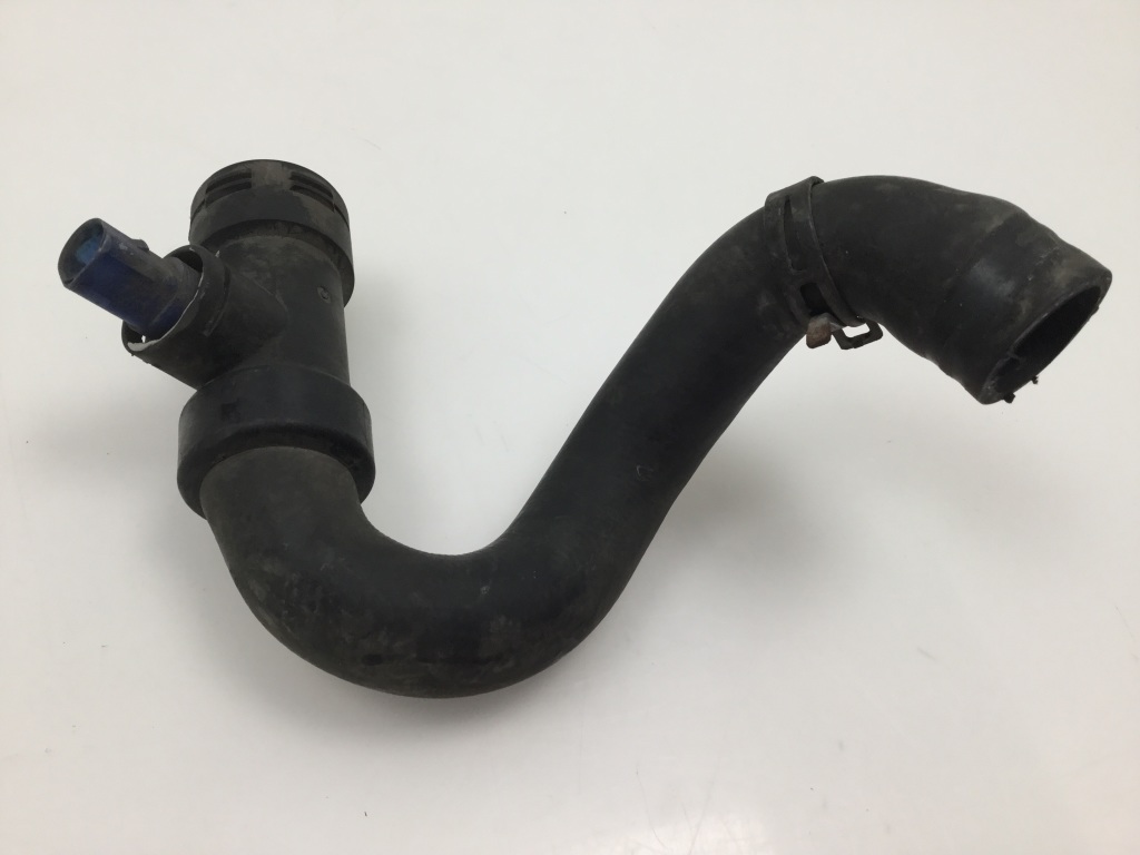 AUDI A6 C5/4B (1997-2004) Right Side Water Radiator Hose 8D0121049 21192742