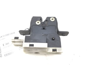 Trunk lid lock - 90502AV710