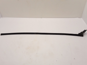  Windscreen strut outer 