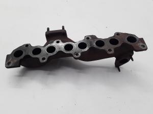  Exhaust manifold 