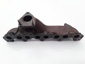  Exhaust manifold 