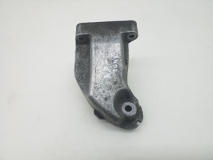   Engine holder 