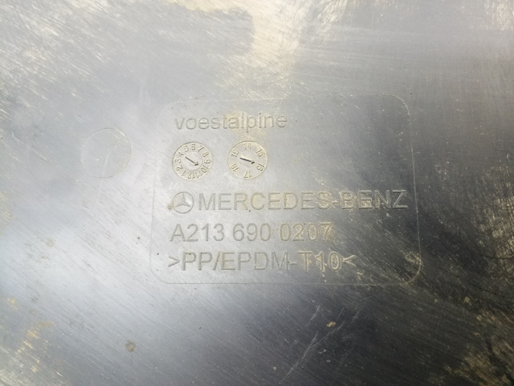 MERCEDES-BENZ E-Class W213/S213/C238/A238 (2016-2024) Galinė vidurinė dugno apsauga A2136900207, A2136903405, A2136905005 20380360