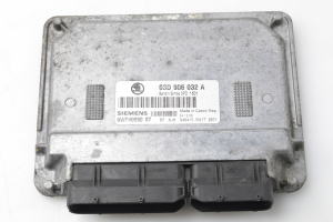 Calculateur moteur - 03D906032A