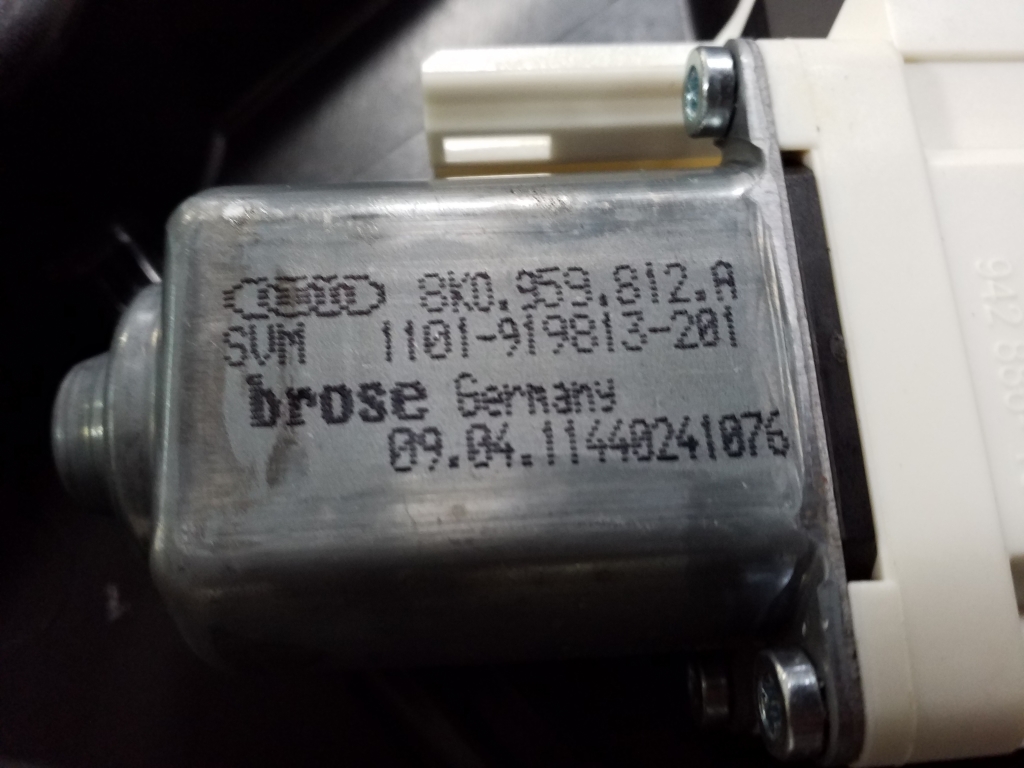 VOLKSWAGEN Touareg 2 generation (2010-2018) Rear left door window lifter 7P6839755A 21613585