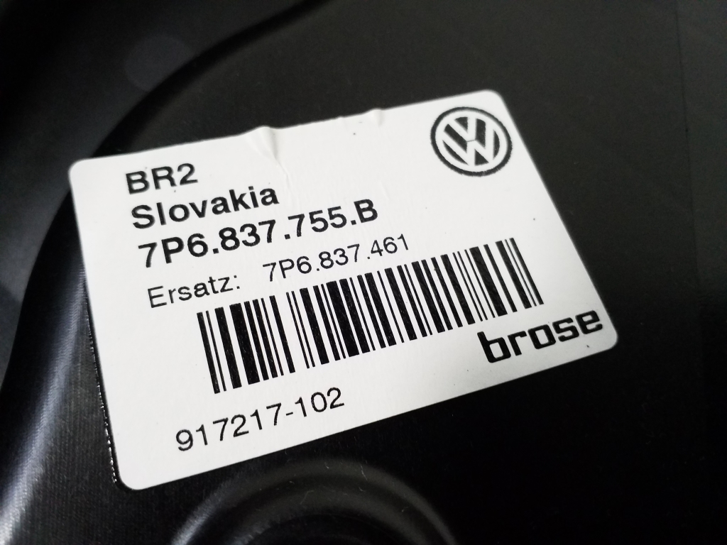 VOLKSWAGEN Touareg 2 generation (2010-2018) Priekšējo kreiso durvju logu pacēlājs 7P6837755B 21613572
