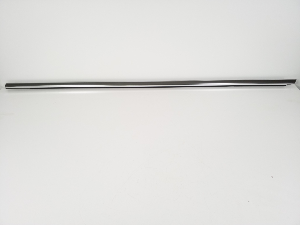 VOLKSWAGEN Touareg 2 generation (2010-2018) Priekinių kairių durų stiklo juostelė 21613560