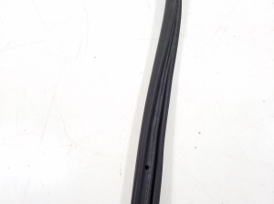  Rear side door sealing rubber 