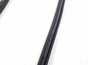  Rear side door sealing rubber 