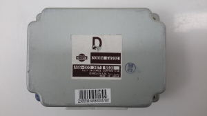 Calculateur de boîte de vitesses - 33084EA302