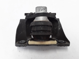 VOLVO XC90 (2015–2024) Engine mount 31330588 - 2