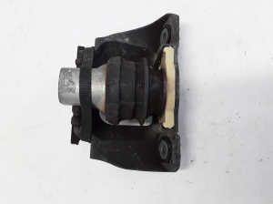 VOLVO XC90 (2015–2024) Engine mount 31330588 - 3