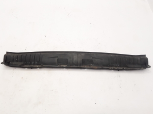  Grille d’auvent (garniture du mécanisme d’essuie-glace)  - 668100012R 