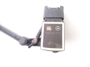 Mercedes Benz GL-Class 164 (2006–2012) Sensor an der Hinterradnabe A0105427717 - 2